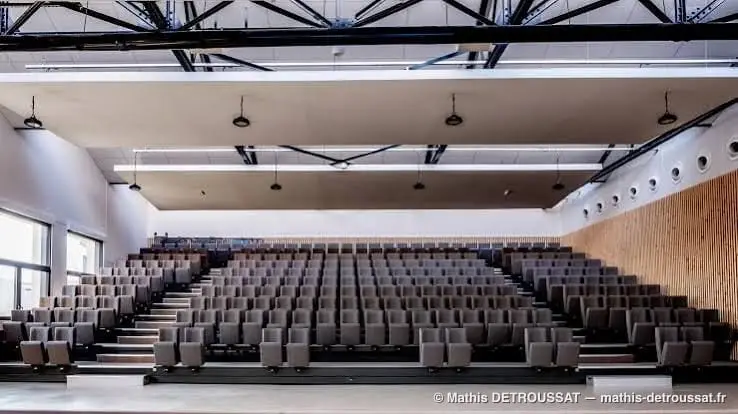 Auditorium Hall 32