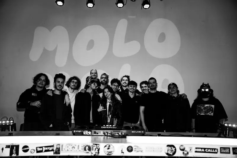 Les Molo Molo